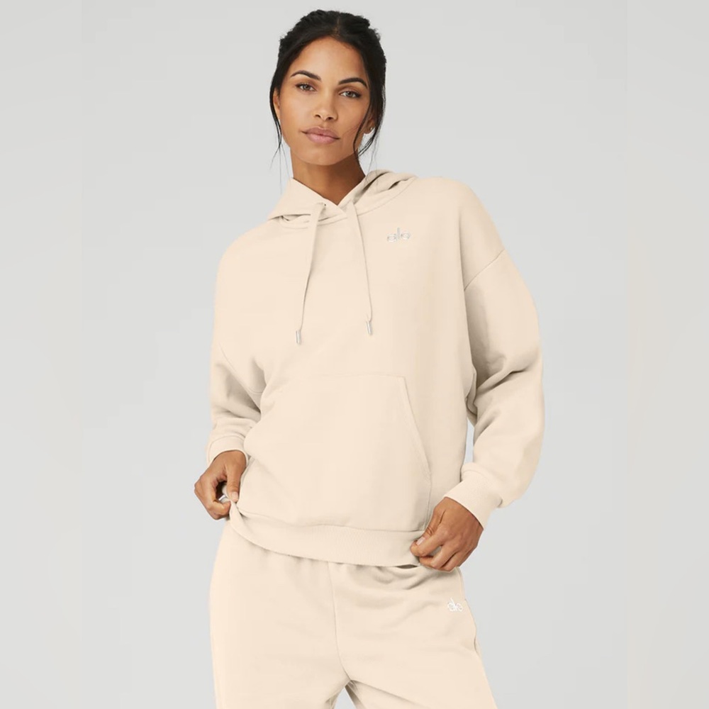 Alo Yoga Accolade Hoodie in Macadamia
